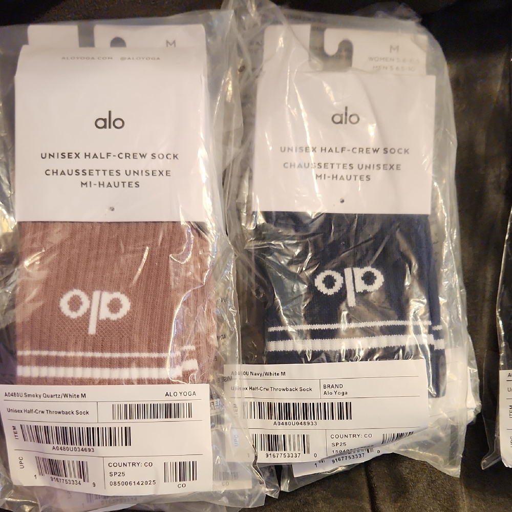 ALO Yoga Unisex Half-Crew Socks - Smoky Quartz, Navy, BLACK And Gray